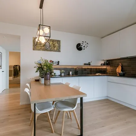 Modern 2 Bedroom In With Terrace *